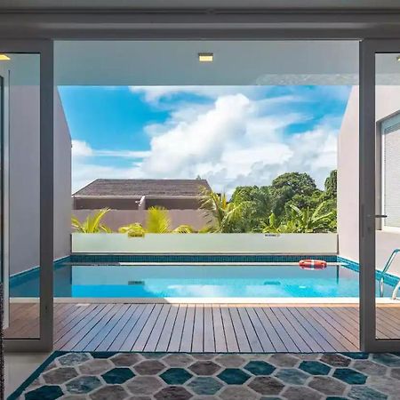 Private Double Bedroom With Ensuite In Shared Deluxe Pool Villa By Cliffhanger Misere Ngoại thất bức ảnh